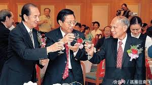 人生如劇!看看賭王二代們演繹經典狗血橋段 專題策劃 管安琪 專題撰文 信息時報記者 丁慧峰 信息時報訊 賭王千金何超蓮和吳克群分手後桃花不斷，繼和霍啟山約會之後，昨日（4月20日）又有在台北ktv與柯震東勾肩搭背的親密合照曝光。 é—æ†¾ éœéœ‡éœ†æ²¡èƒ½å'Œä½•è¶…è‹±åœ¨ä¸€èµ· éœå¯å±±ä¹Ÿæ²¡èƒ½å'Œä½•è¶…èŽ²åœ¨ä¸€èµ· å¿«èµ„è®¯