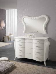 Letti, comò e comodini sono progettati per formare composizioni di sobria eleganza o di maggiore ricercatezza. Arredamento Camera Da Letto Modello Prestige Spar