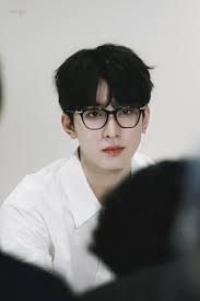 더쿠 - 찐경캐 아이돌 세븐틴 원우가 말아주는 안경 중 가장 취향인 것은??
