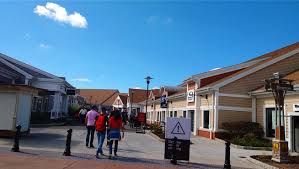 DR Dan Giap Liang Shopping Tours