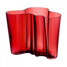 Alvar aalto created the aalto vase in different sizes and colours for iittala in occasion of the world fair in paris in 1937. Iittala Alvar Aalto Vase 160 Mm Cranberry