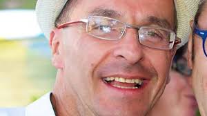 Héctor Gomez — L'intégration par l'engagement