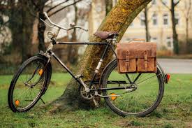 Marc Gepacktragertasche Mit Klickfix Adapter Umhangetasche Riementasche Schultertasche Fahrradtasche Ledertasche Aktentasche Unitasche Messenger Bag Arbeitstasc In 2020 Aktentasche Leder Gusti Leder Fahrradtasche