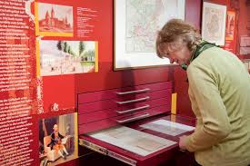 Über 1.000 ferienwohnungen & ferienhäuser ab € 48 pro nacht mit bewertungen für kurze & lange aufenthalte, darunter ferienhäuser, ferienwohnungen & mehr. Bergfex Sehenswurdigkeiten Museum Bruder Grimm Haus Steinau An Der Strasse Ausflugsziel Sightseeing