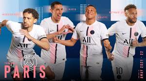 La boutique en ligne maillotfoot2020pascher.com Psg Le Nouveau Maillot Exterieur Blanc Et Rose En Hommage Au Grand Paris Sortiraparis Com