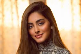 Inside Best In Lifestyle Influencer Winner Jood Aziz's 6thstreet.com  #BoxForACause