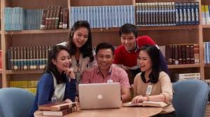 Peserta magang dapat memilih dua posisi yang ditawarkan, yaitu customer service dan teller. Beasiswa Lulusan Sma Dan Smk Bank Bca Buka Magang Cs Dan Teller Tribun Batam