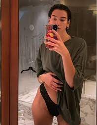 Dua Lipa is caught... having sex in the shower? Social Media explode at the  sight of her latest photo | Marca