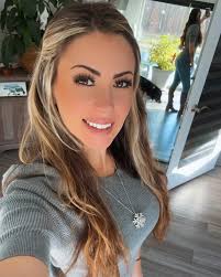 🙂🙃🙂🙃🙂🙃🙂 First pic is my fav, what about yew? . . #smile #random  #photodump