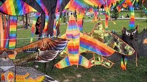 Pada masa kemarau, mengisi waktu senggang dengan bermain layangan sangatlah menyenangkan. Layang Layang Kite Flying Taman Tasik Metropolitan Kepong Youtube