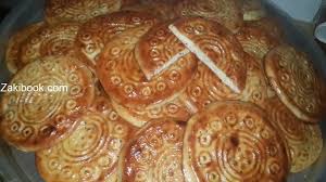 أنجح طريقة لعمل أقراص العيد على أصولها زاكي Food Sweet Pastries Best Dishes