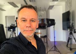 Berliner TV-Redakteur u. Regisseur für Industrie- u. Imagefilm. Ich biete  die komplette Betreuung von Konzept, Planung über Dreh und Postproduktion  bis zum fertigen Film.Thomas Ruge