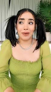 Kimberly Bloomer's Instagram, Twitter & Facebook