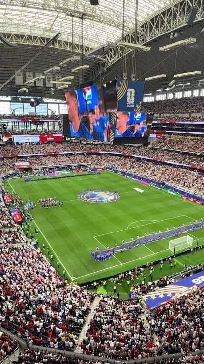 The flag ceremony before kickoff was absolutely beautiful  🏴󠁧󠁢󠁥󠁮󠁧󠁿🇭🇷 @FIFA World Cup #worldcup #copamundial #england #croatia  #dallas