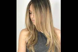 Bersamaan dengan memberikan pengangkatan yang tepat, ia juga menambah rambut pada tubuh yang sangat dibutuhkan untuk wajah bulat dan gemuk. 7 Model Rambut Yang Cocok Untuk Wanita Gemuk