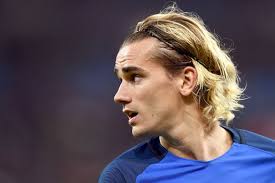 Jun 21, 2021 · griezmann wirkt ein wenig wie ein teenager, der aus dem schwärmen für einen star gar nicht mehr hinauskommt. Fussballer Frisuren Die Schonsten Und Schlimmsten Hairstyles Aller Zeiten Gq Germany
