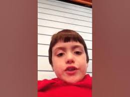 Max Willis sings Jingle Bells in Spanish