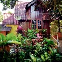 A business person, a young couple or a family with little children. Nahara Resort Kalumpang