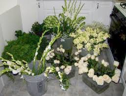 Jj's house offers tons of affordable wedding flowers and wedding bouquets in a variety of materials, such as silk wedding flowers and satin ones. Wedding Flowers