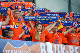Tym razem widzowie mogą obejrzeć je z lotu ptaka. I Liga Pilkarska Zdjecia Kibicow Z Meczu Bruk Bet Termalica Nieciecza Sandecja Nowy Sacz Galeria Nowy Sacz Nasze Miasto