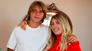 Celebrities fakes choose from 100+ famous people including