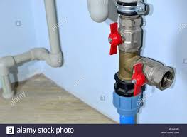 Alles in haus & wohnen. Rohre Und Leitungen Im Haus Der Industrie Der Modernen Ara Verbindungsleitung Warmes Wasser Die Mit Dem Krummer Heizung Wasserleitungen Und Fixt Stockfotografie Alamy