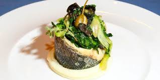 100 g di scarola a listarelle 320 g di riso per risotto (carnaroli, arborio o parboiled cottura 14 minuti) 50 g di vino bianco ; Tortino Di Spigola Con Scarola E Purea Di Patate Seabass Tart With Escarole Olives And Potato Picture Of La Lanterna Sorrento Tripadvisor