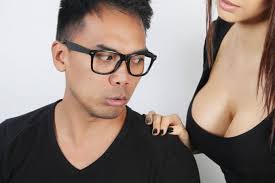 Produse noi reducere cea mai mică extrem de elegant moda: 8 Motive Pentru Care BÄieÈii Cad Pentru Fete Cu Sanii Mari ViaÅ£Ä Aprilie 2021