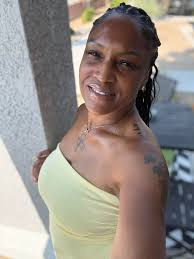 What are some recommendations for attractions and events in Las Vegas,  especially those related to water and live music?