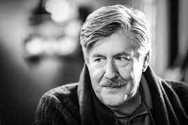 5 put each verb in brackets into a suitable verb form. Gilmore Girls How Two Families Said Good Bye To Edward Herrmann Vanity Fair