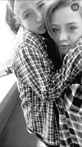 Kira Fox (@KiraFuxx)