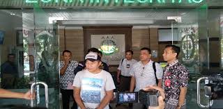 Jumlah yang akan diterima mencapai 2.200 orang. Bea Cukai Semarang Limpahkan Tersangka Rokok Ilegal Ke Kejari Semarang Rmoljateng Com