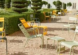 In 2004, fermob asked frédéric sofia to reinterpret the legendary chairs and armchairs of the jardin du luxembourg, created in 1923 in the paris parks department workshops, and which fermob still manufactures today for the city's public gardens. Fauteuil Bas Luxembourg Fermob Meubles Deco Good Design Store