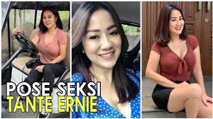 Tante ernie kini disebut sebagai tante pemersatu bangsa, namun ia sendiri bingung mengapa dipanggil demikian. Tante Erni Tante Pemersatu Bangsa Youtubers Relacionados Youtube Search Noxinfluencer