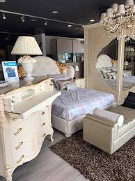 La camera da letto è l'ambiente più intimo e personale della casa. Camera Da Letto Classica Le Rose Arredamenti Franco Marcone