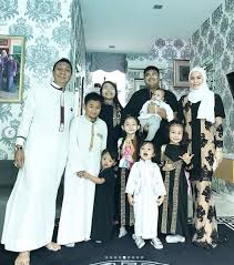 Rebecca nur islam ve diğer tanıdıklarınla iletişim kurmak için facebook'a katıl. Rebecca Nur Al Islam Kahwin