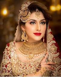 Bridal Makeup Looks With Golden Eyes 2020 In 2020 Pakistani Bridal Makeup Bridal Makeup Looks Indian Bride Makeup