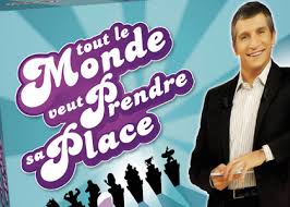 Le jeu est présenté par nagui du 3 juillet 2006 au 22 juillet 2021 (hormis quelques exceptions) puis par laurence boccolini à partir du 9 août 2021. Tout Le Monde Veut Prendre Sa Place A La Maison Toutelatele