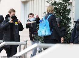 Get the latest news on erling haaland on metro.co.uk, a professional norwegian footballer currently playing for borussia dortmund. Erling Haaland Arrives At The Lowry Hotel Wearing A 2 000 Louis Vuitton Backpack Aktuelle Boulevard Nachrichten Und Fotogalerien Zu Stars Sternchen