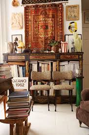 Vintage Rug Disguises The Tv Brilliant Affordable Interior Design Nyc Interior Design Interior