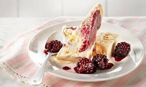 Parfait Oder Semifreddo Halbgefrorenes Ist Das Perfekte Glacedessert Fur Ein Festliches Menu Es Ist Einfach In Der Zubere Parfait Dessert Einfacher Nachtisch