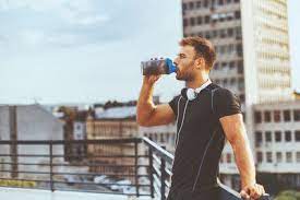 Natürlich spielt auch der geschmack eine sehr wichtige rolle, denn du trinkst den eiweißshake ja nicht nur einmal. Protein Shakes Wie Viel Darf Man Am Tag Davon Trinken Update Fitness Ag