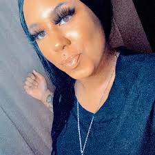 Sprinkling engagement dust over your timeline 😍✨😫