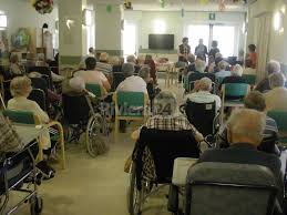 La residenza anni azzurri villa san vincenzo offre ospitalità e servizi assistenziali sia a persone autosufficienti, che a persone con diverse condizioni di non autosufficienza e/o grave decadimento cognitivo. Alla Residenza Anni Azzurri B Franchiolo Un Mese All Insegna Del Teatro Con La Compagnia Stabile Riviera24