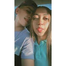 Que guapo te miras con gorra y conmigo.