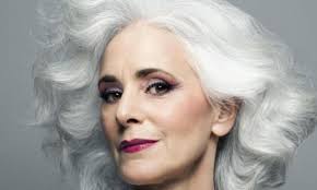 Mais attention seulement sur des cheveux non colorés, sinon la couleur de la bombe ne partira pas facilement. Cacher Ses Cheveux Blancs Avec Une Coloration Oui Mais Pas N Importe Comment