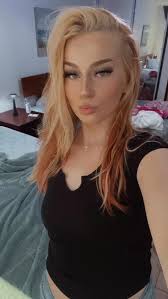 don’t look at the caption look at me