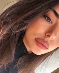 Il tronista giulio raselli non la prende bene! Uomini E Donne Chi E Giulia D Urso L Influencer Che Ha Stregato Giulio Raselli Gallery