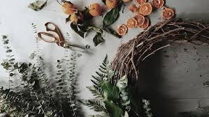 Modern christmas decor doesn't have to be minimalist and stark. 17 Modern Christmas Decor Ideas