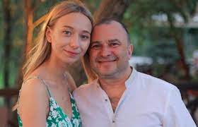 Читайте её полное досье, биографию и компромат. 26 Letnyaya Zhena Viktora Pavlika Priznalas Kak Lechila Pevca Ot Zavisimosti